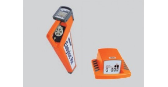 Transmitter for cable and tube detector, detects manholes