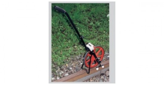 Length measuring device for train tracks with rigid carry case