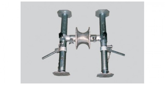 Two adjustable booms with aluminium cable roller